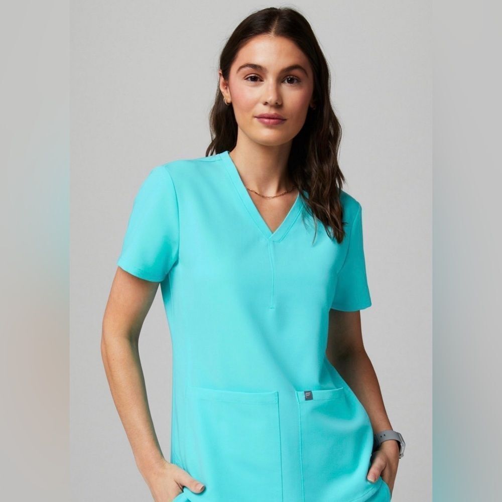 Fabletics Turquoise Blue V-Neck Scrub Top Womens 2X Short Sleeve Medical Pockets